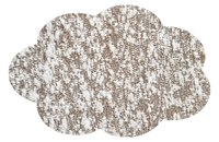 עננים לבנים ברקע חום